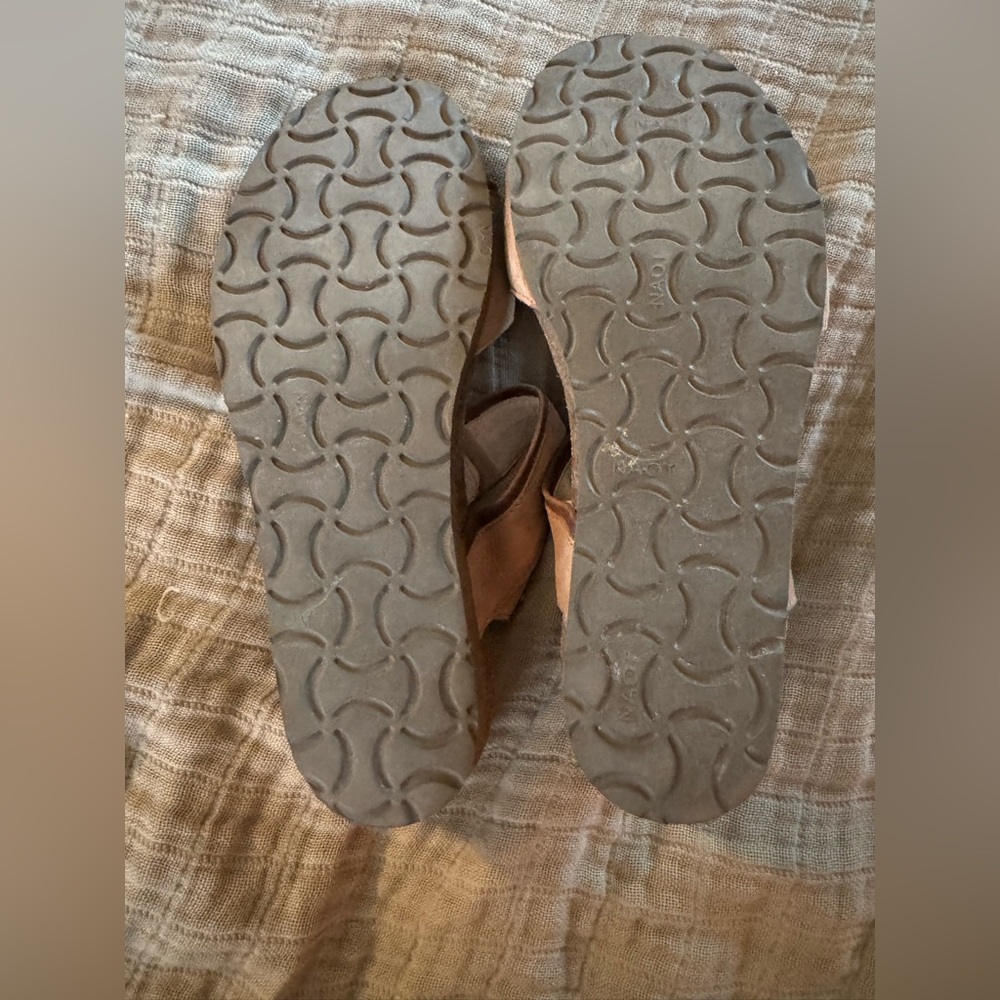 Naot - Aisha 
Women's Tan Adjustable Slingback Sandals size 38 W - 7.5 - Picture 3 of 12